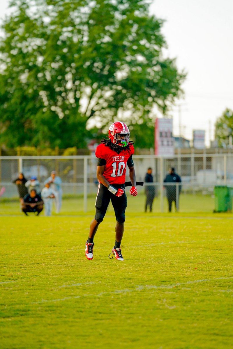 SaulsDominique's tweet photo. After a great conversation with @CoachKD___ I’m blessed to receive my first offer from Bluefield University
@BURamsFootball @MrBanks434 @VANextLevel https://t.co/dBDBPYuK8u