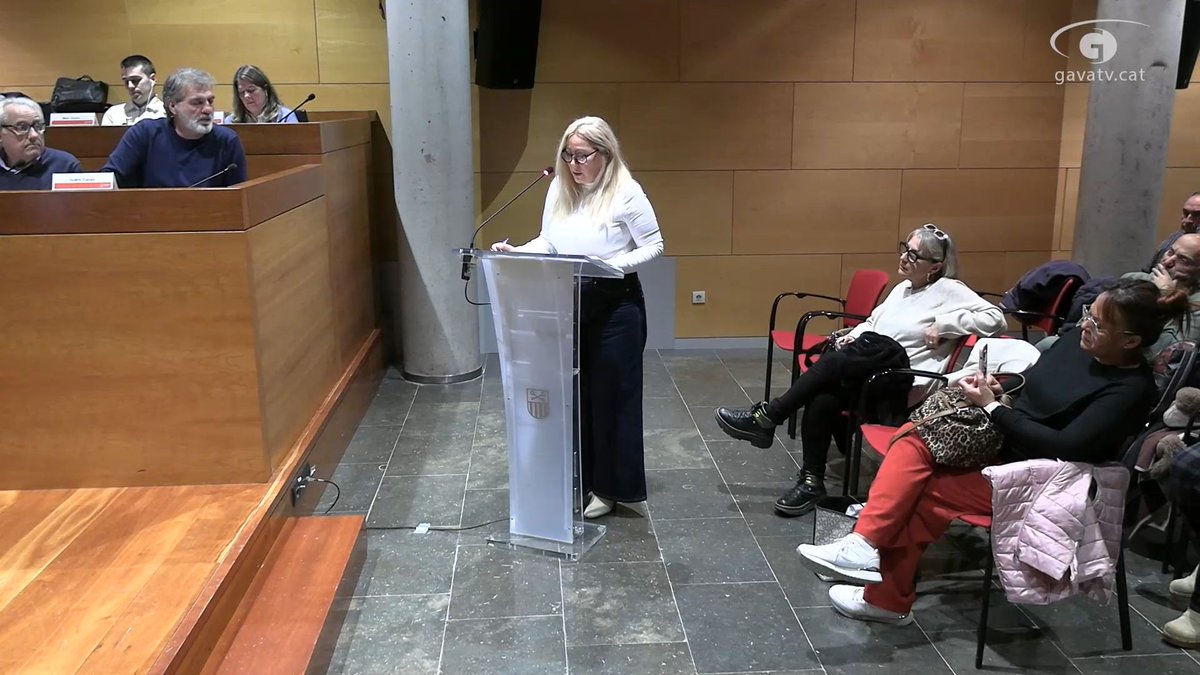 GtvNoticies's tweet photo. Un grup de ciutadans van portar ahir al ple municipal una pregunta sobre la ZBE de #Gavà. 
👉https://t.co/vYXqXlcDnX https://t.co/WXttTFBlQ1