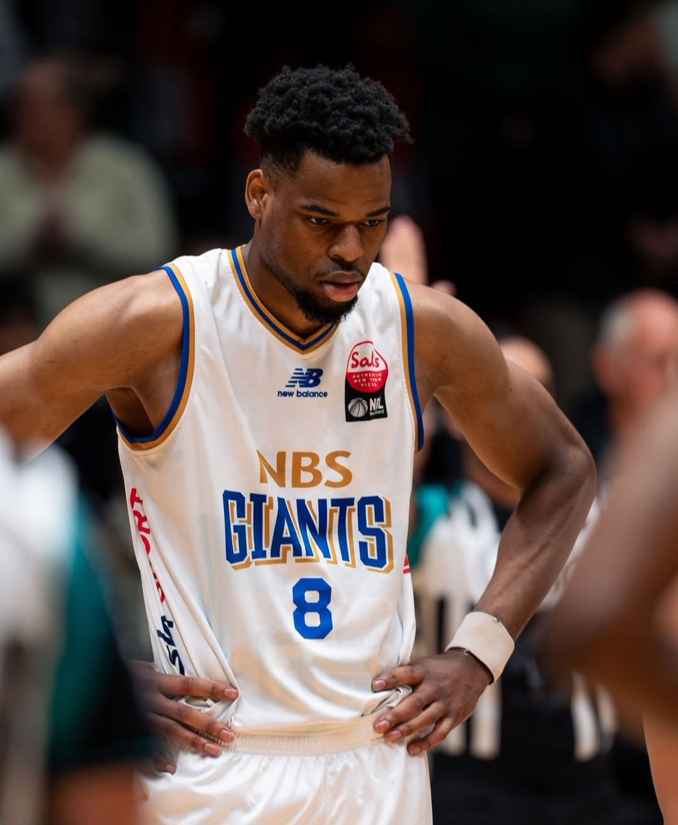 Theo Akwuba <a href="/takwuba1/">Theo Akwuba🇳🇬</a>, pivot de 2.07, es nuevo jugador de Unión de Santa Fe <a href="/unionsfbasquet/">Unión Básquet</a> en la <a href="/LigaNacional/">La Liga</a> de Argentina
