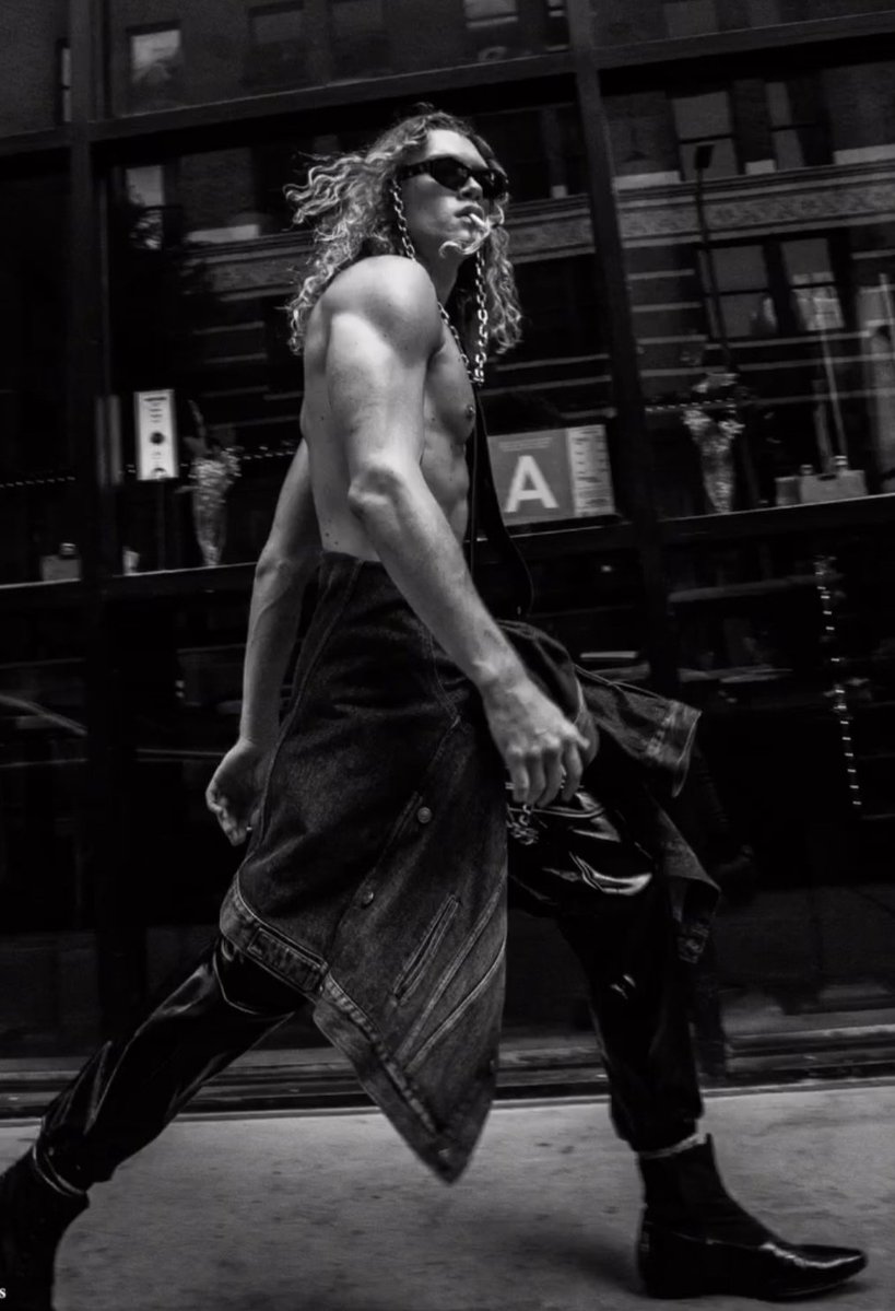 samantitheos's tweet image. the lestatification™ of connor storrie