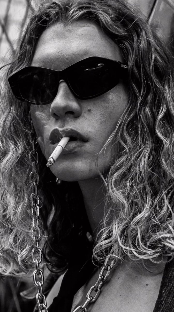 samantitheos's tweet image. the lestatification™ of connor storrie