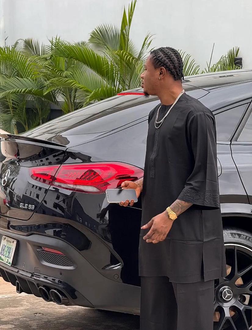 Loud visuals, quiet confidence...
It's a statement of meticulous craftsmanship and unwavering quality from <a href="/TailorUceeJay/">UCEEJAY INTERNATIONAL</a>. We don't just make clothes, we craft legacies.🪡👔