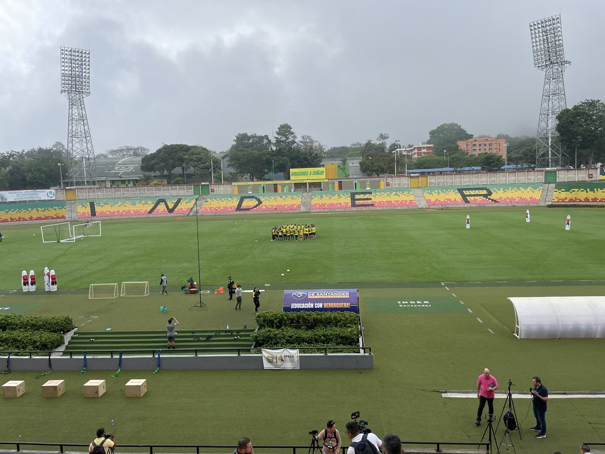 Hoy los periodistas observamos todo el entrenamiento, bien profe Leo, el fútbol sin misterios. 

<a href="/ABucaramanga/">Atlético Bucaramanga</a>
