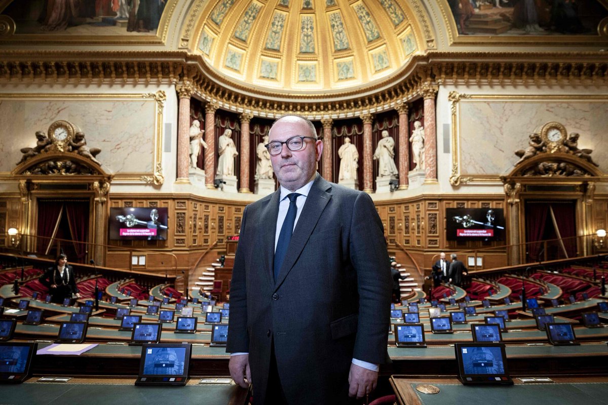 leparisien_pol's tweet photo. Laurent Duplomb veut déposer une nouvelle proposition de loi pour réintroduire un insecticide, l’acétamipride
➡️ https://t.co/MwDZ6n3LmQ https://t.co/RvsjeZWPRm