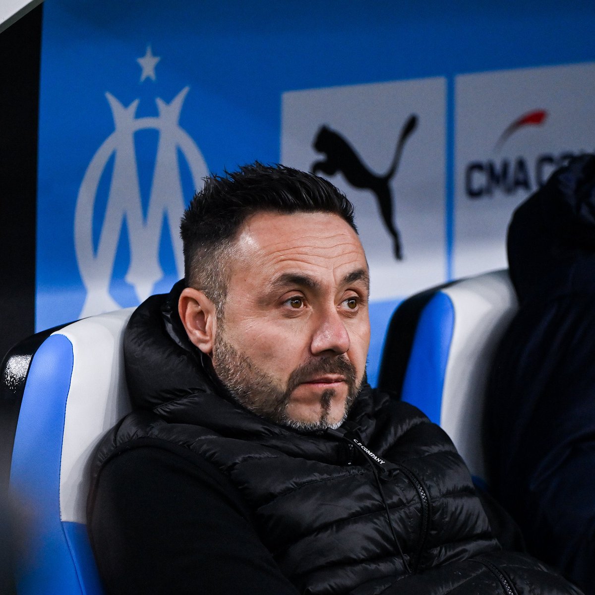 _BeFootball's tweet photo. 🚨🚨 « 𝗝’𝗔𝗜 𝗘𝗡𝗖𝗢𝗥𝗘 𝗟𝗔 𝗙𝗢𝗥𝗖𝗘 𝗗𝗘 𝗥𝗘𝗦𝗧𝗘𝗥 𝟱 𝗢𝗨 𝟲 𝗔𝗡𝗦 𝗔̀ 𝗟’𝗢𝗠, 𝗝𝗘 𝗦𝗨𝗜𝗦 𝗩𝗘𝗡𝗨 𝗣𝗢𝗨𝗥 𝗖̧𝗔 » 💙

Roberto De Zerbi 🇮🇹 veut rester à l’OM 🫨 

J'aime ça, c'est ma passion. Les joueurs me soutiennent. » 

(CP) https://t.co/AmItX2DA9k
