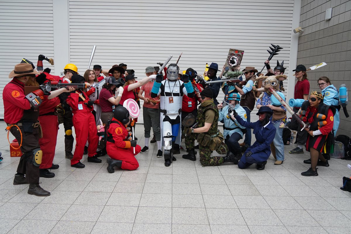 Valve Convention Cosplayers tweet media