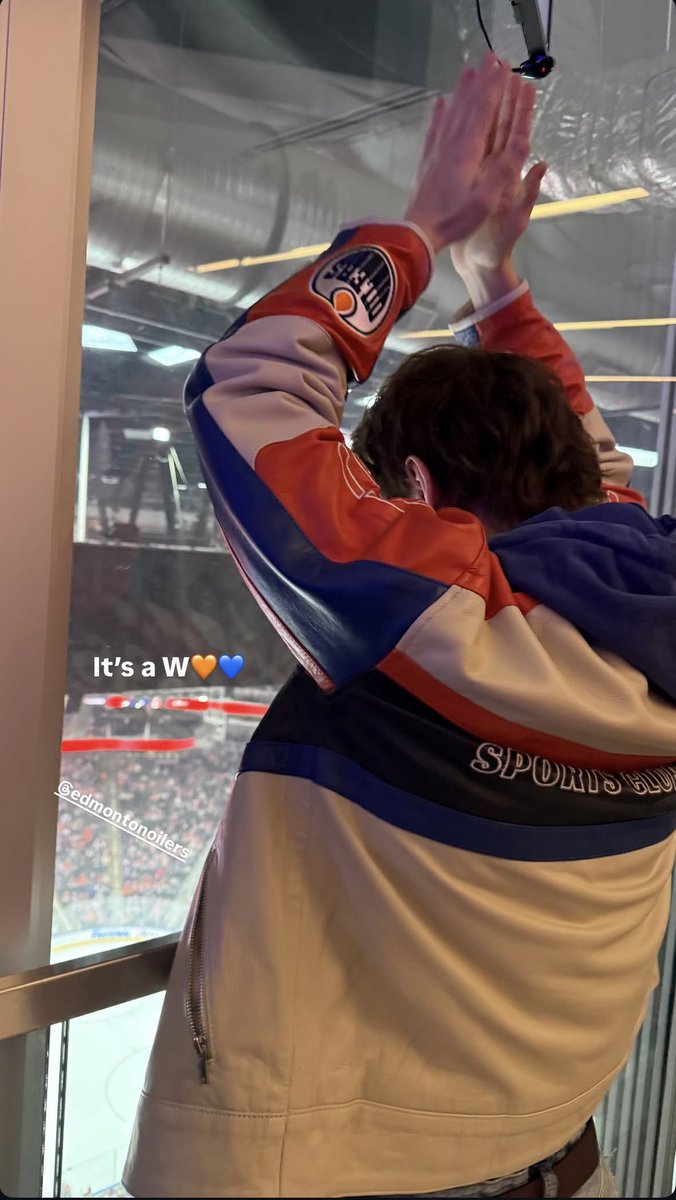 JoshBTeam's tweet photo. Josh Beauchamp ao lado de sua amiga Reese Hatala Edmonton. 

Josh Beauchamp Ig Stories. https://t.co/aoquOhxR33
