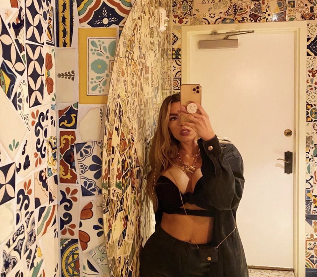 CarlasGoddes's tweet photo. Imagine being a findom addict trying to quit and then you FIND ME

Its like the worst possible timing, il literally drag you back in ur hole and chain you up w blackmail

UR NEVER QUITING BITCH

Findom paypig blackmail humanatm rtslave 2dfd kink cuckold fetish feet heels tpe https://t.co/F1tlzaIhxa