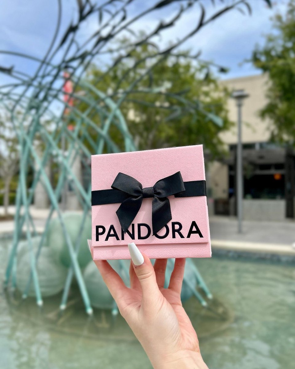 Valentine's Day is just 2 weeks away!
Find the perfect gift at Pandora. From timeless jewelry to meaningful pieces they'll cherish, it's the sweetest way to show your love.
