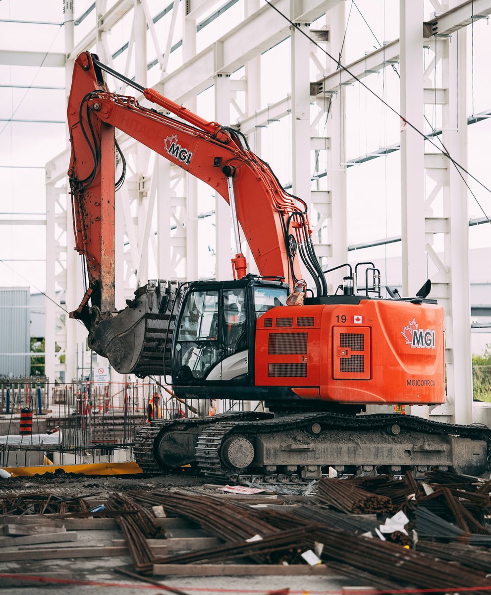 — Early-stage work was completed at the Oakville stamping plant, with excavation and backfill carried out inside the structure while the steel frame was going up.

#earthmoving #earthworks #getdirty #excavation #construction #heavyequipment #constructinghistory #mgicorp
