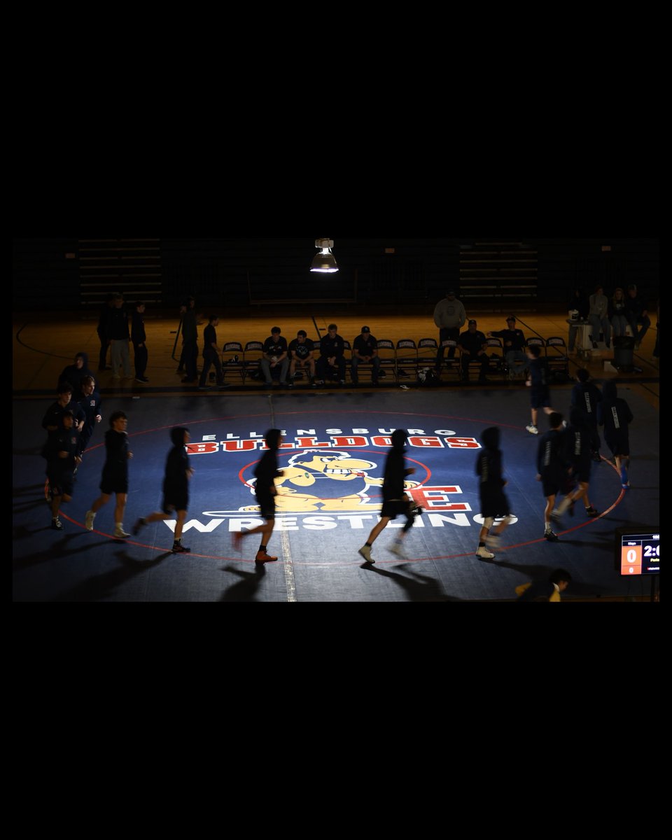 ValleySportsPix's tweet photo. Bulldogs vs Wildcats #WEareEHS  #ThisIsTheCWAC #CWACBWrestling202526 #CWACGWrestling202526 #SportsPhotography https://t.co/xB4FaI5MXc