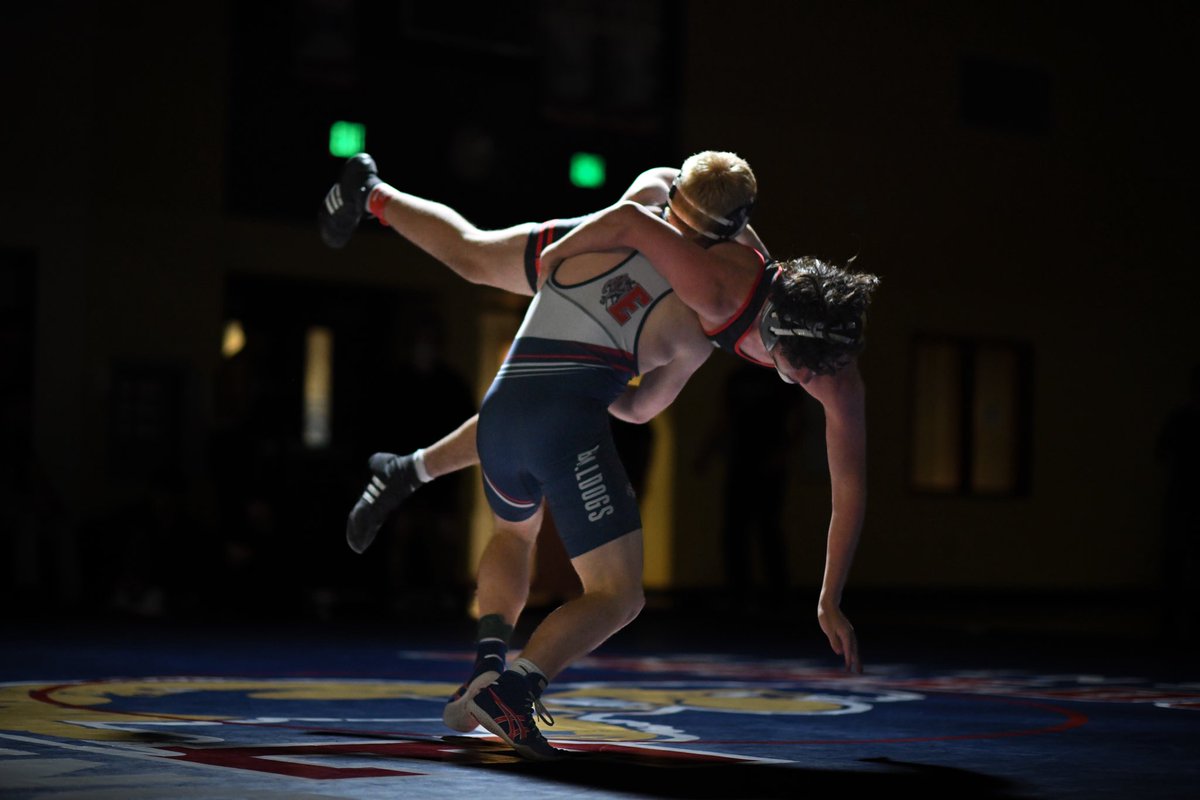 ValleySportsPix's tweet photo. Bulldogs vs Wildcats #WEareEHS  #ThisIsTheCWAC #CWACBWrestling202526 #CWACGWrestling202526 #SportsPhotography https://t.co/xB4FaI5MXc