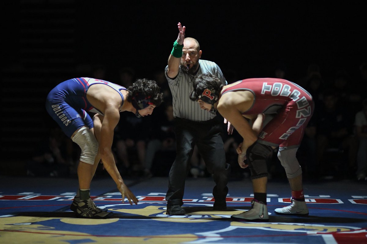 ValleySportsPix's tweet photo. Bulldogs vs Wildcats #WEareEHS  #ThisIsTheCWAC #CWACBWrestling202526 #CWACGWrestling202526 #SportsPhotography https://t.co/xB4FaI5MXc