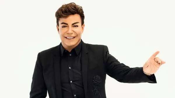 Fatih Ürek hayatını kaybetmiş. Günümüz yetmeleri gibi hiçbir polemiğe girmedi. Vatanını seven biriydi. Sanat camiasının terörist seviciliğine inat çizgisini hiç bozmadı.
Allah rahmet eylesin