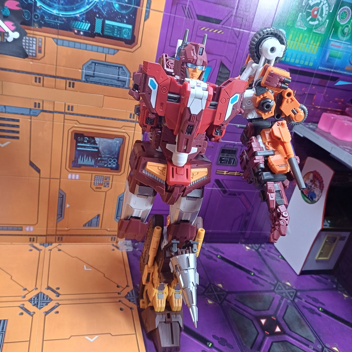 Kureigu8's tweet photo. 4/4 Combiner #Transformers #CraftsmanToys #Technobots #BurstGallop #LightStrike https://t.co/15yx1ANwca