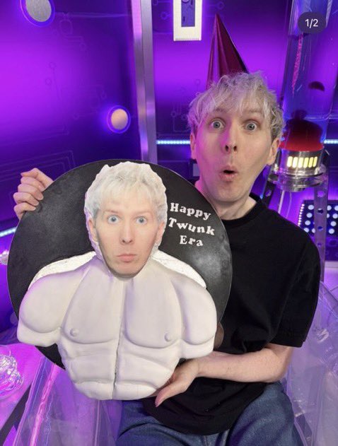 howellslesbians's tweet photo. you own a random bakery and a giant gay  with boba eyes comes in and asks for the craziest things once per year and has recently upgraded to SHAPES https://t.co/SLPNm1wfs2