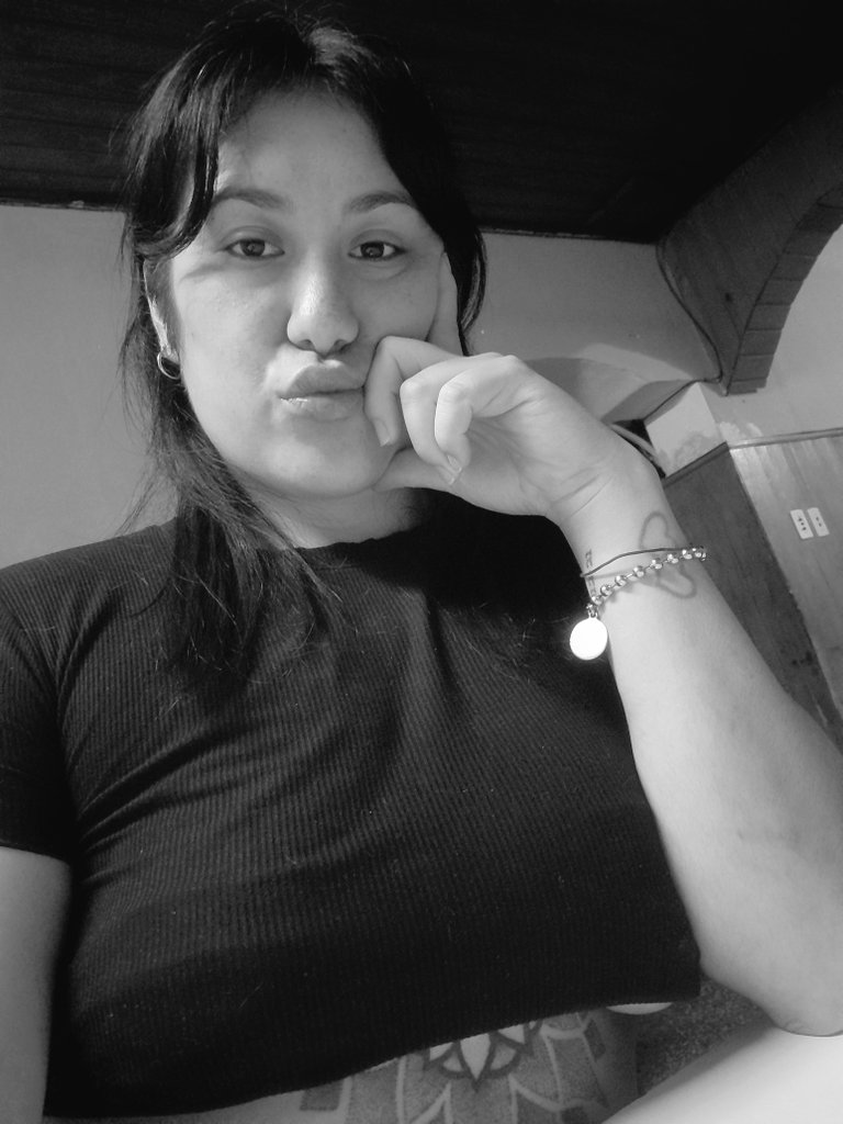 lariokey's tweet photo. Mientras tanto el sol muere ... 💯 https://t.co/qybZCbx2ES