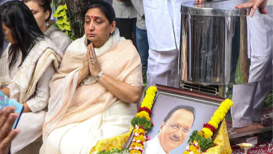SanjDeep7's tweet image. Since his husband, the great mass leader #AjitPawar, passed away on January 28, 2026, #SunetraPawar should make any #political decisions after 11 days rather than right now. 

Trust me, if Sunetra Pawar takes the oath of office as Maharashtra's deputy chief minister tomorrow at 5