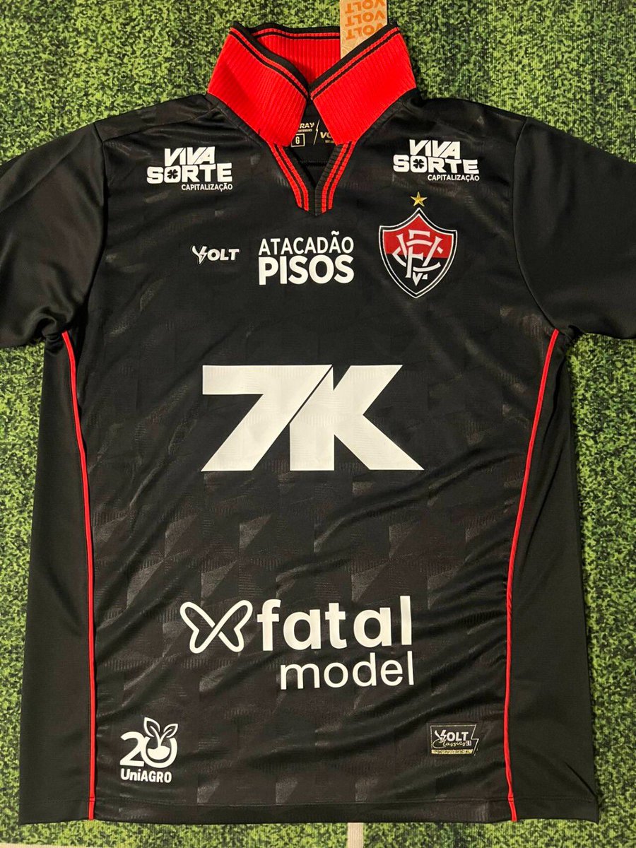 Rapaziada, quem tiver interessado em comprar camisas voltei com as encomendas! À pronta entrega tenho poucas do Vitória modelos retrô.