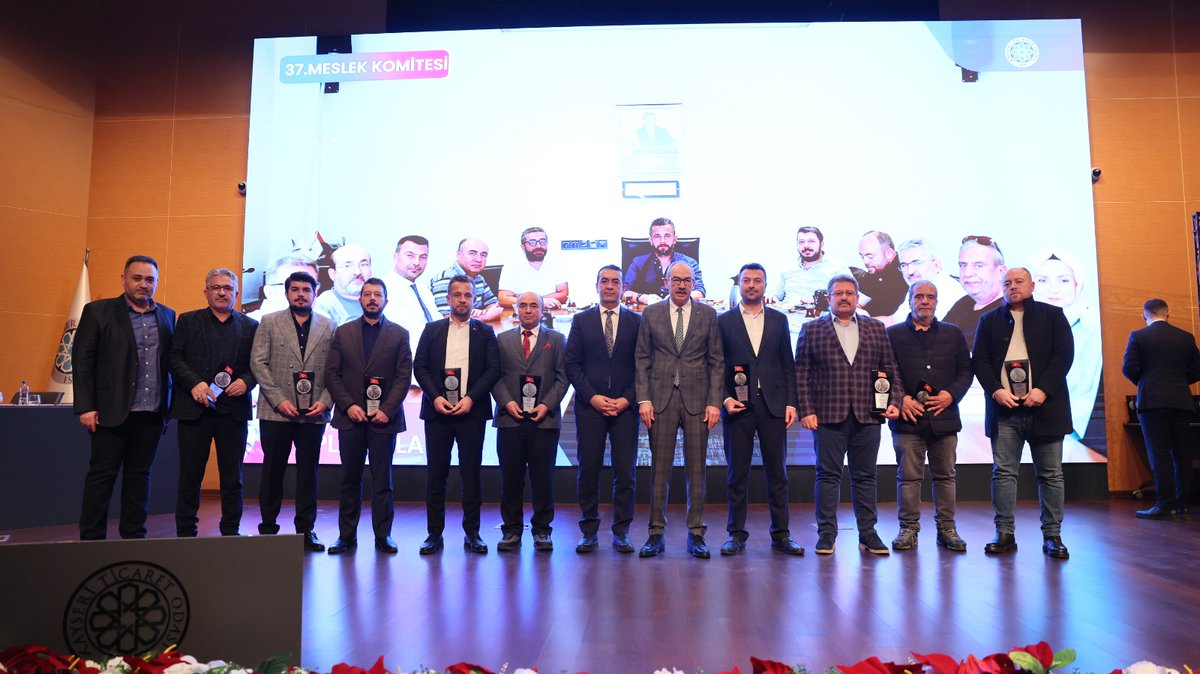 OYeniay's tweet photo. Kayseri Ticaret Odası Ocak Ayı Meclis Toplantısın da, 2025 Yılının En Başarılı Meslek Komitesi Olarak Yine Birinciliği Bırakmayan 37. Sigorta Acenteleri Komitesi Olarak Ödülümüzü Aldık, Bu Başarıda Emeklerini Esirgemeyen Tüm Meslek Komitesi Arkadaşlarıma Teşekkür Ederim. https://t.co/gzlfkJlzPU