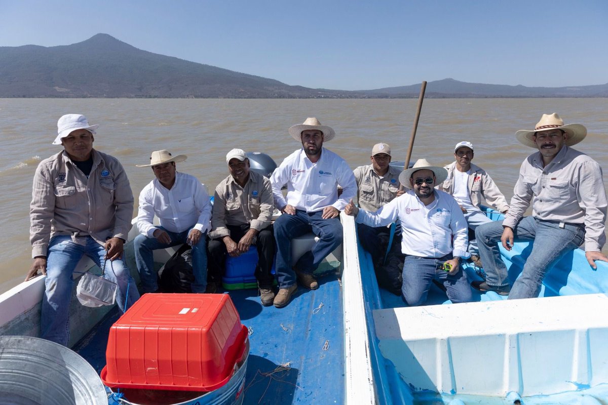 🐟🌱 Michoacán producirá 200 mil peces nativos en el lago de Pátzcuaro

La Compesca impulsa la siembra de pez blanco y acúmara para rescatar la biodiversidad y fortalecer a las familias pescadoras. #MichoacánEsMejor