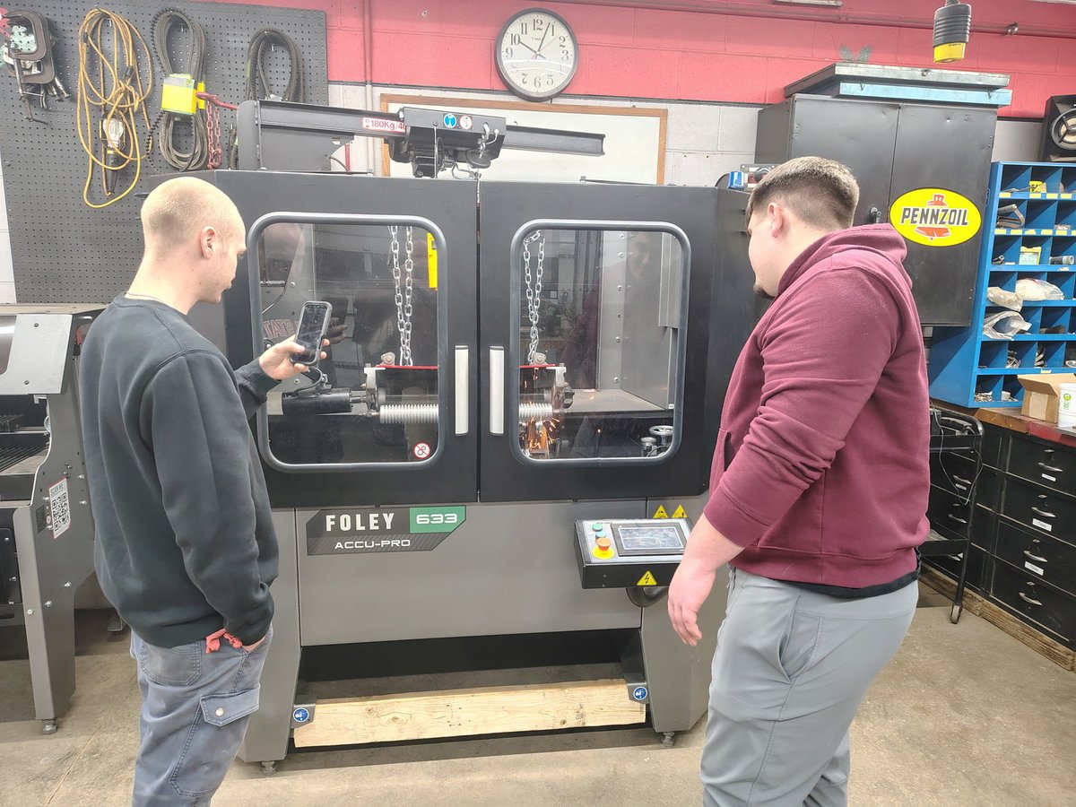 OSU_ATI_Turf's tweet photo. Thank you @Foley_Company and @SIPGrinders1902 and @BernhardCompany for supporting the reel grinding class for students once again / great to be able to show them all of the brands! https://t.co/g5XYNF4TCC