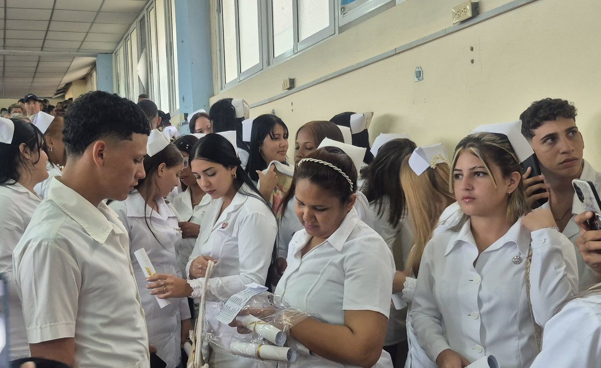 Se realizó en la mañana de hoy la graduación de la Enseñanza Técnica Profesional en la Facultad de Ciencias Médicas de Manzanillo de la Universidad de Ciencias Médicas de Granma.