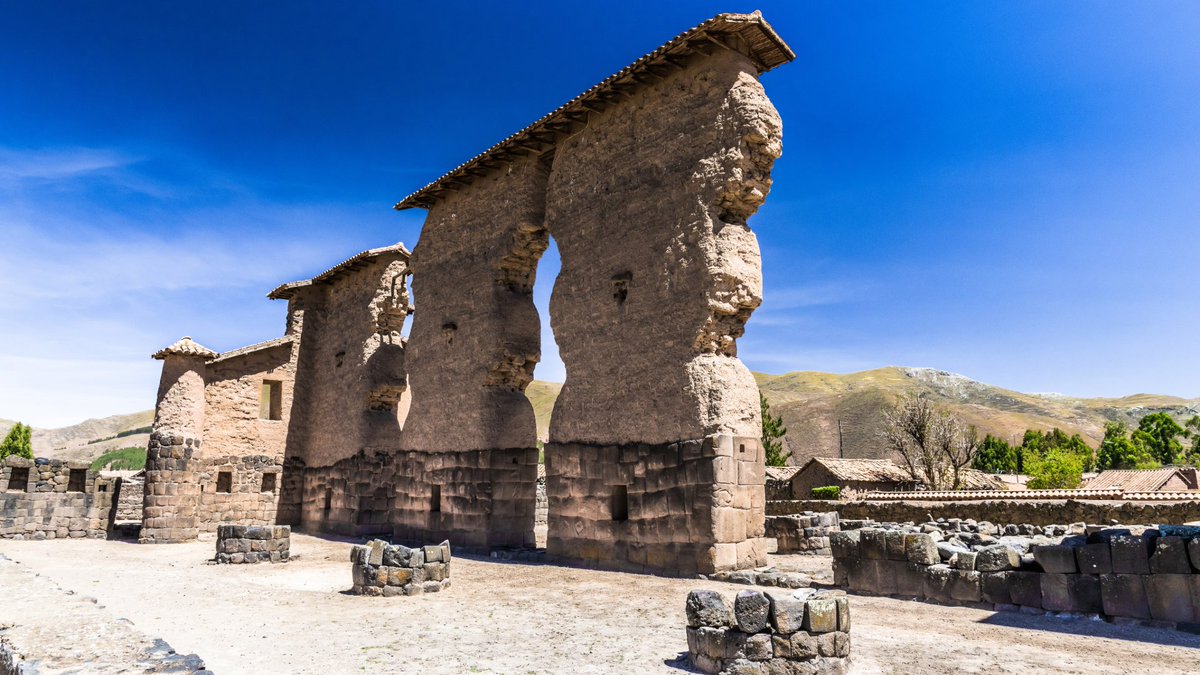 JoelPalacios655's tweet image. A lo largo de la Ruta del Sol, Raqchi destaca como un espacio sagrado que revela la dimensión espiritual y arquitectónica del mundo inca en el altiplano.
Enlace:avalostours.com/la-ruta-del-so… 
#Peru #RutaDelSol #Raqchi #Cusco #Puno #ViajesPeru