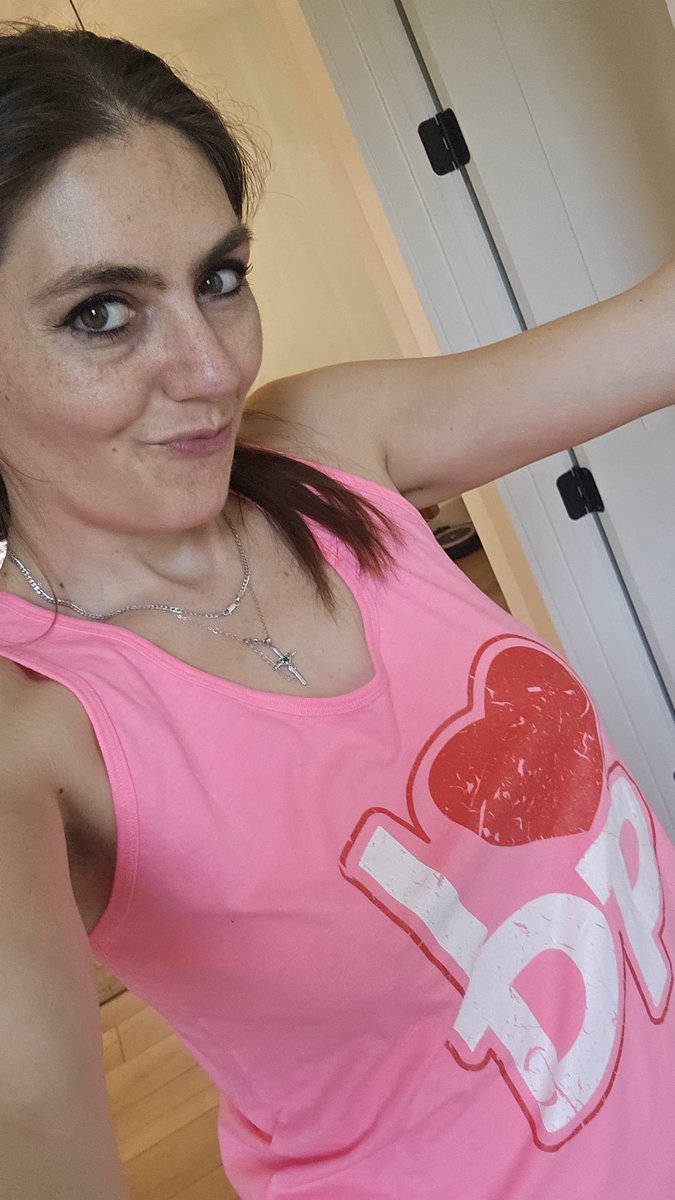 PerkyCleaner's tweet image. Its Friday! I wore my new shirt and now i keep thinking that I really wanna do something this weekend. You and your friend wanna hang out? 💋