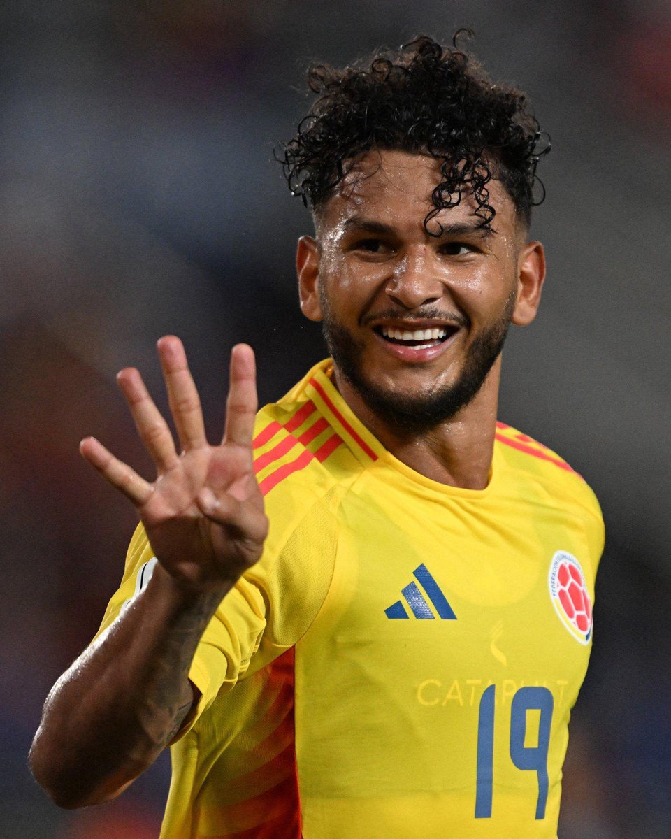 🇨🇴 Luis Suárez: "La vida cambia por hacer 4 goles en la Selección Colombia; pasas a ser muy reconocido en Colombia de 0 a 100. Yo no tenía prensa ni nada por jugar en un club pequeño en Europa y después de esos goles todos me apoyaban en el país.

Nosotros los colombianos tenemos