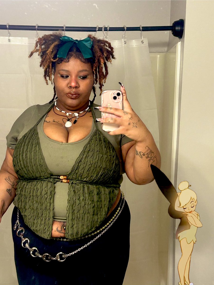 taritheorphic's tweet photo. fat femme friday 🪷 https://t.co/BDYR73V53G