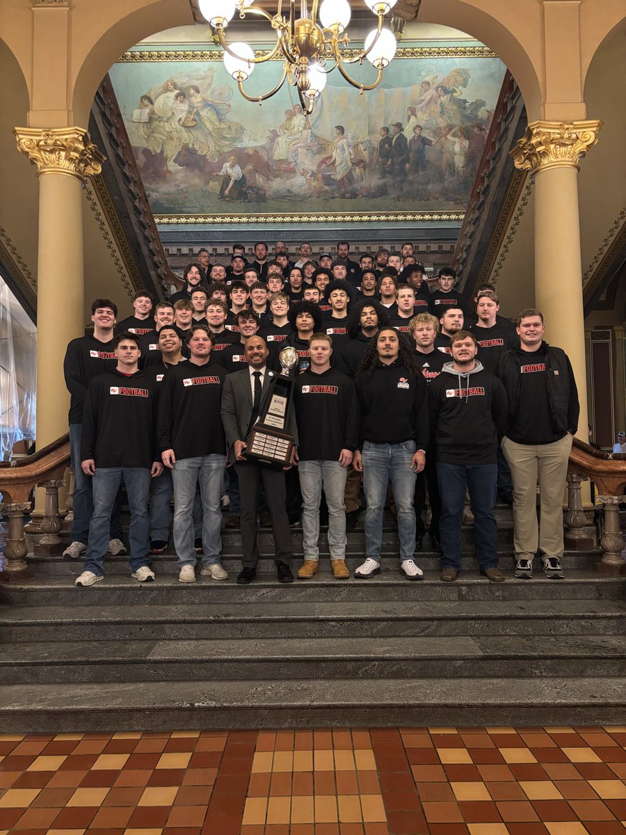 Grand View Football tweet media