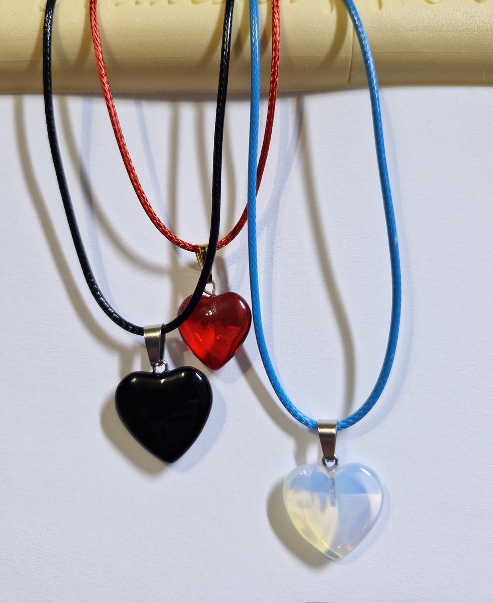 OlesjaNone's tweet image. Друзі, маю на продаж декілька маленьких кулонів. Може кому треба на подарунок☺️ Ціна 50 грн