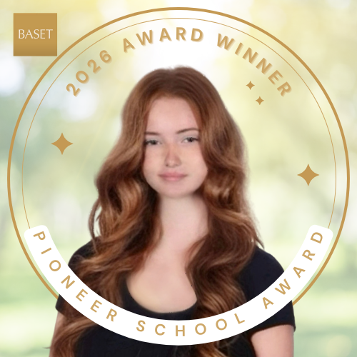 BritAusET's tweet photo. 👏Huge congrats to Emma from @HaileyburyT - BASET Pioneer School Award winner!

Off to Australia 🇦🇺 for a life-changing school experience. We can't wait to follow your adventure.

Well done Emma!

💙Support a student today: https://t.co/I4pCHiKYV5 https://t.co/1sDLcQWRBY
