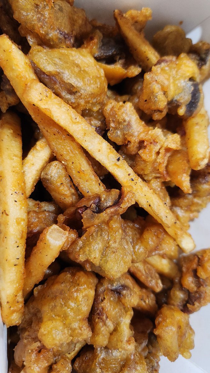 커튼콜 적기 전에 굶주린 배부터 채우기!!
흐흐 똥집튀김 맛있게 먹겠습니다✌️
아사히 한 캔이랑 함께 키햐~~~~🍺