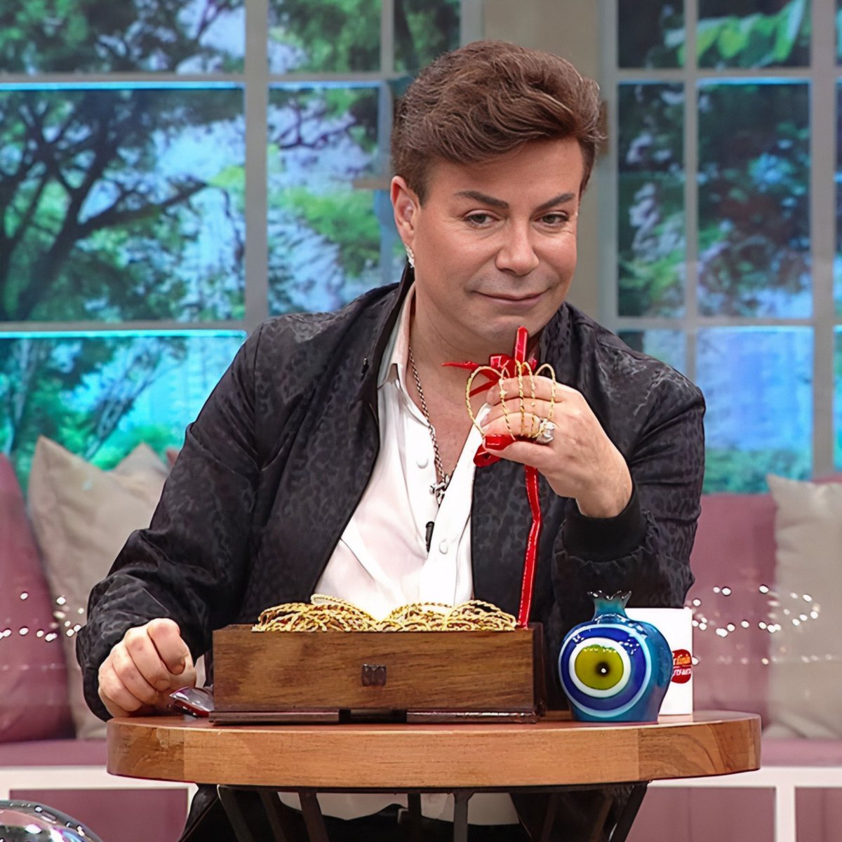 15 Ekim’de geçirdiği kalp krizi sonrası yoğun bakımda tedavi gören Fatih Ürek hayatını kaybetti.