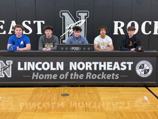We had 5 seniors sign this morning!! 

So proud of the work they have put in. Excited for their future. Some amazing ballplayers but even better people are moving onto the next level!