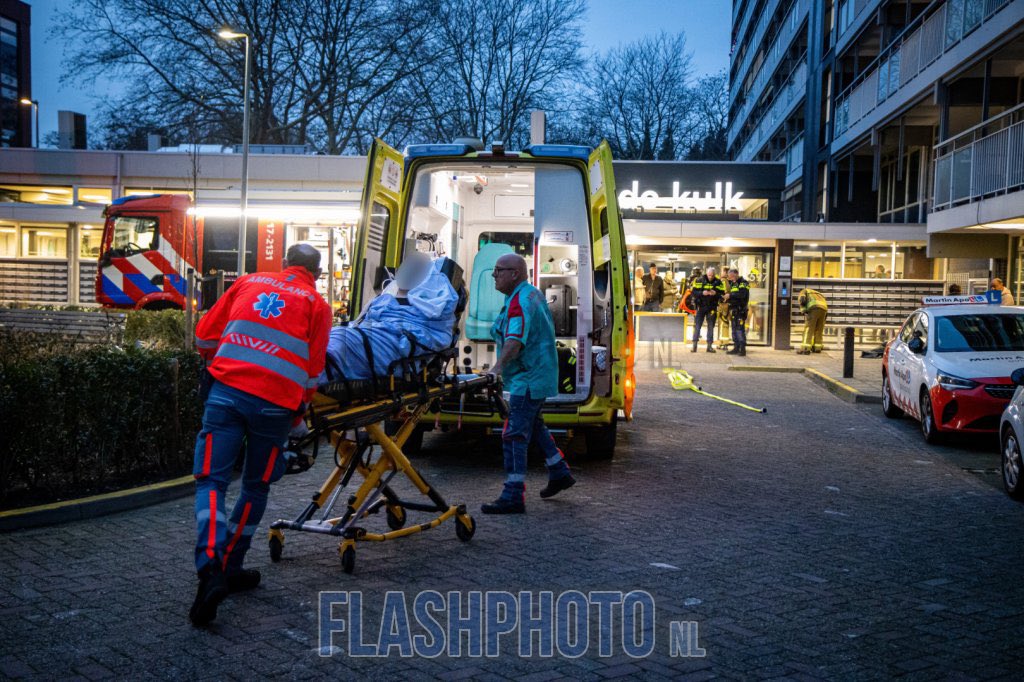 Zwaargewonde bij grote brand in seniorenflat