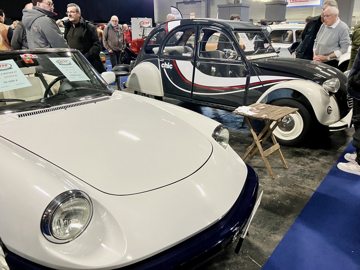Jamimimouni's tweet photo. Salon #rétromobile2026 
Des Simca des Alpha Roméo Spider  et bien sûr des 2 chevaux so chic!  #Paris #PortedeVersailles #MaPetiteAuto https://t.co/x8sAejIDuu