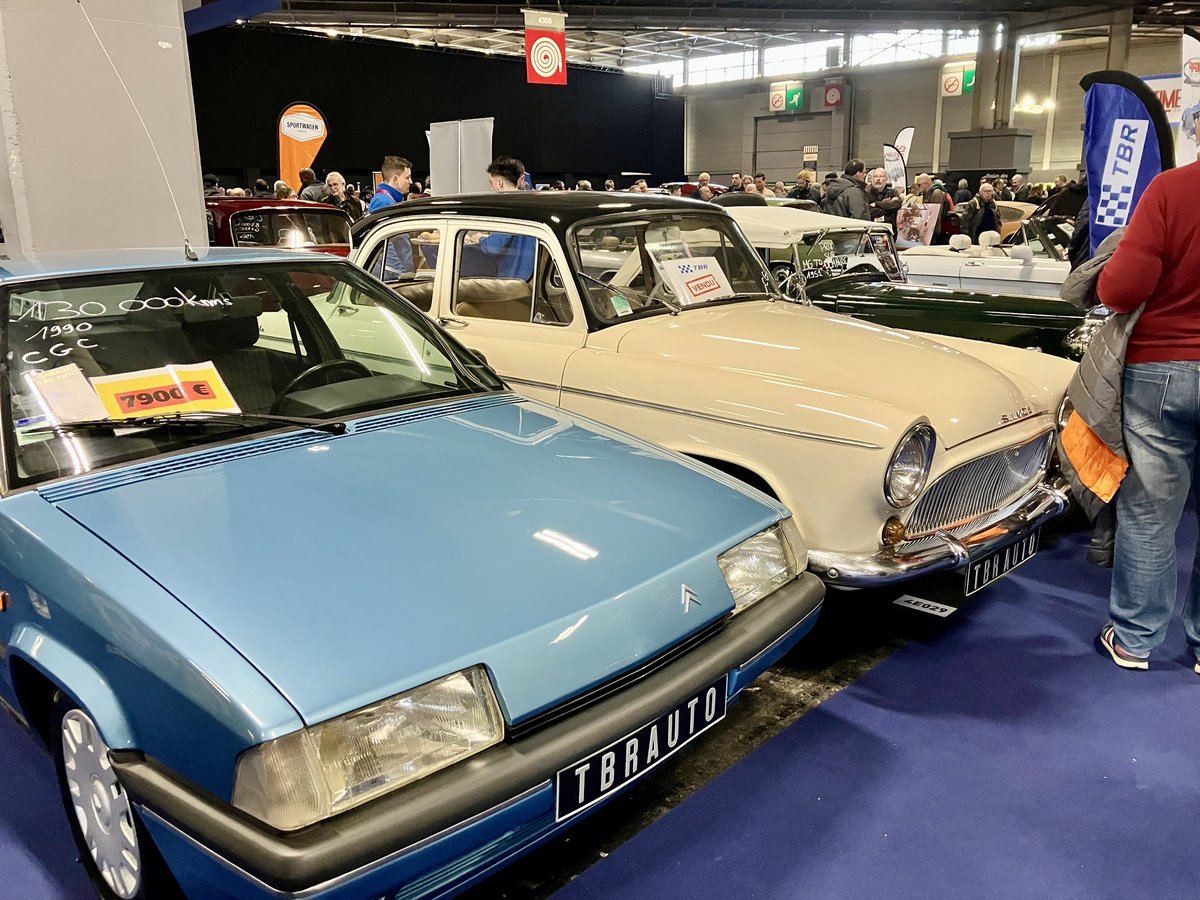 Jamimimouni's tweet photo. Salon #rétromobile2026 
Des Simca des Alpha Roméo Spider  et bien sûr des 2 chevaux so chic!  #Paris #PortedeVersailles #MaPetiteAuto https://t.co/x8sAejIDuu