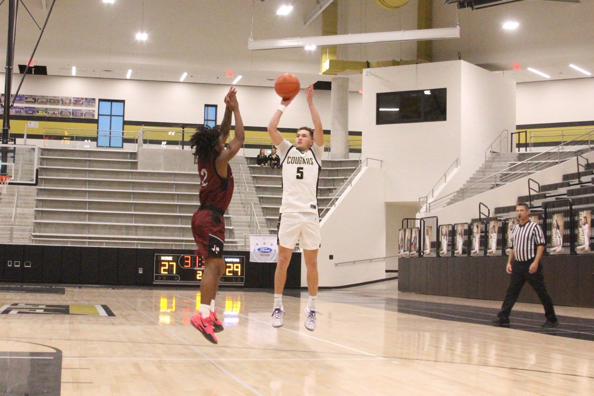 Always nice catching up with <a href="/XavierrGreen/">Xavier Green</a> 
STORY: The Colony’s football star enjoying final hoops run 
<a href="/TheColonyHoops/">The Colony Basketball</a> <a href="/TheColonyHS/">The Colony HS</a> 
starlocalmedia.com/thelakesidejou… via <a href="/starlocalmedia/">Star Local Media</a>