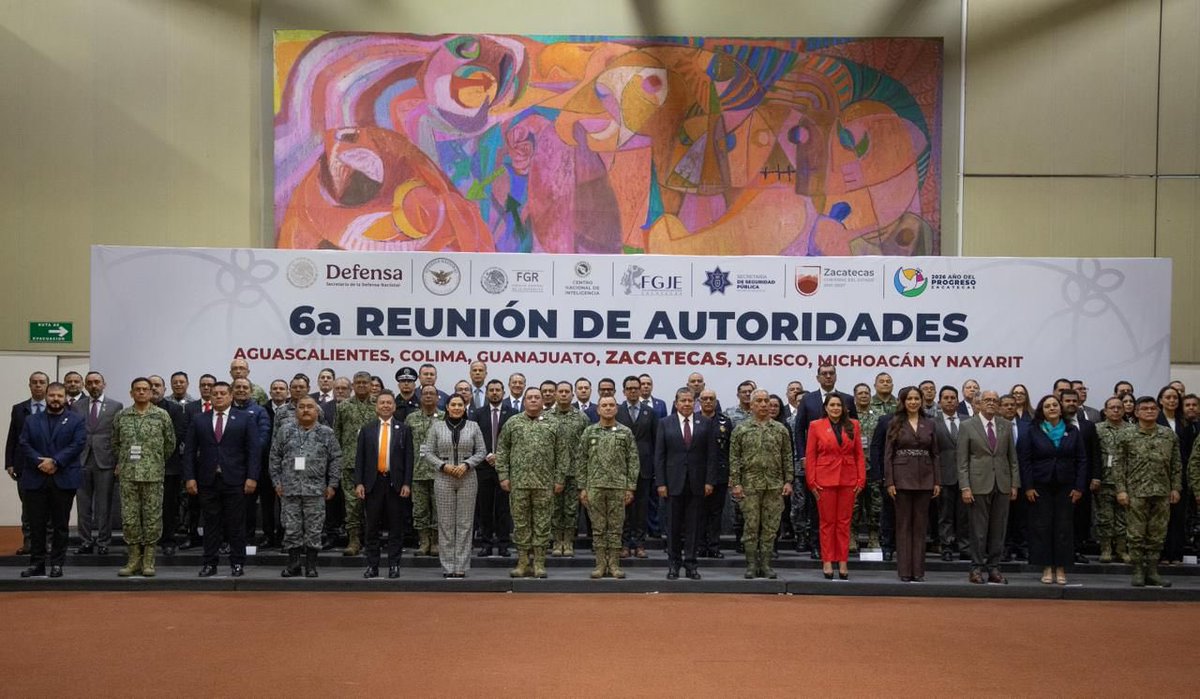 El día de hoy viernes la Gobernadora de #Guanajuato Libia Dennise
se encuentra en la reunión regional de seguridad entre autoridades de los Tres Ordenes de Gobierno de los Estados de Aguascalientes, Colima, Jalisco, Michoacán, Nayarit y Zacatecas.