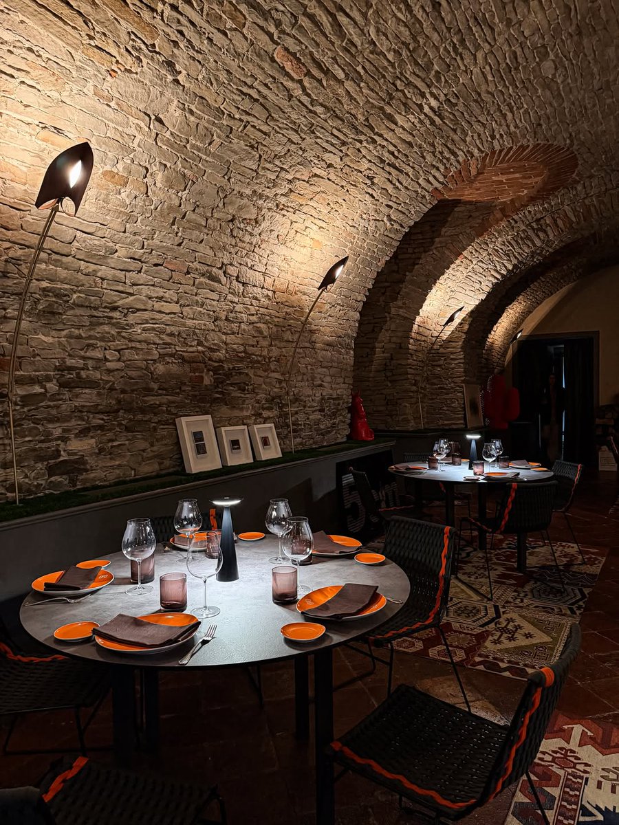 ShakinHasin's tweet photo. Exploring the hidden treasures of a beautiful wine cellar 🍷✨ A perfect blend of history, art, and flavor, where every bottle tells a story. Cheers to unforgettable moments and unforgettable wines. 🍇🥂 

#WineLovers 
#CellarVibes 
#HistoricalCharm 
#WineAndArt https://t.co/5iTGbZNtMw