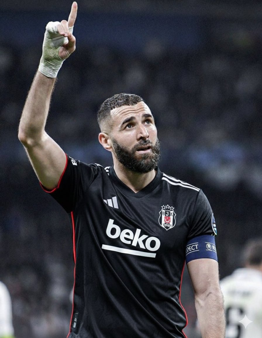 FussballTitans's tweet image. Yahu merak ettim nerden çıktı bu haber, olası var mı böyle bişeyin,
Yönetim diyorki genç oyuncu alıcam, son kullanma tarihini geçeli çok olmuş #Benzema ⁉️ ha adam iyi halen, ancak büyük paralara oynuyor, baksak hangi dünya yıldızı en son @Besiktas a gelmiş ⁉️