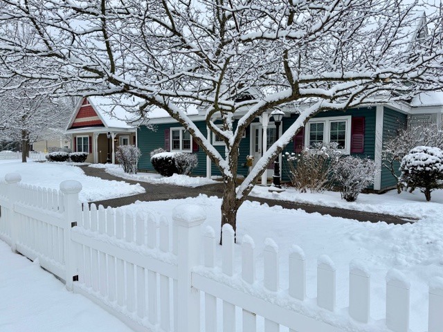 It's a winter wonderland here at HHH! ❄️ The recent heavy snowfall has been transforming our campus into a beautiful snowy scene. While it's cold outside, many of us are staying cozy indoors. What are you doing to keep busy during these chilly winter days?