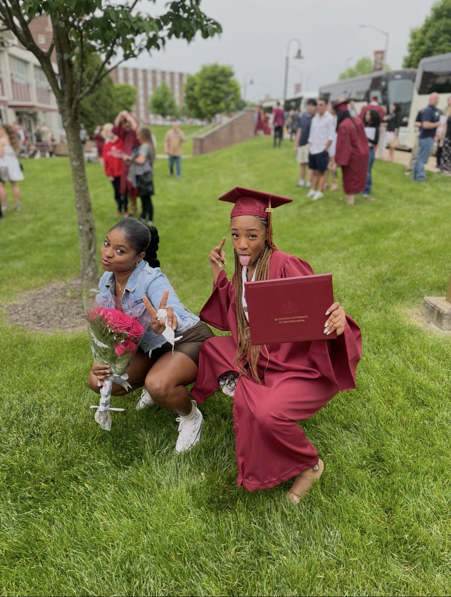 __melanindrip__'s tweet photo. Just wanna say how proud of my baby girl I am .....undergrads in 23... Master May 2025... https://t.co/AMBiYOngdo