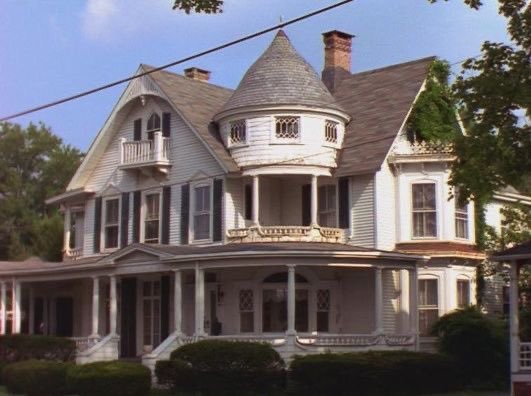 I need to live in a witchy house someday