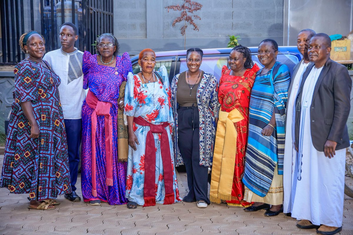 reachahand's tweet image. One frame, many generations is the connection we're all about! 

Follow the conversation live on Kwiso TV via @afromobileug 

#ThreadsOfLegacy