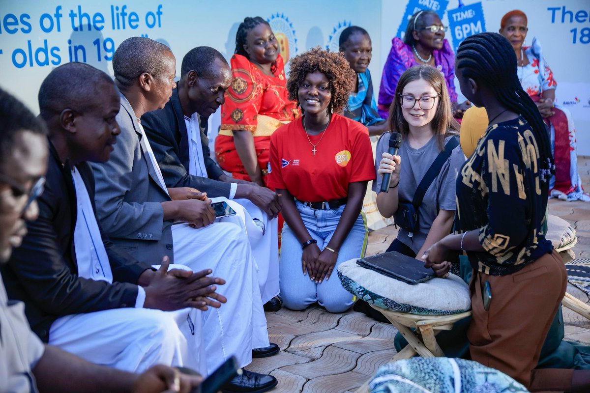 reachahand's tweet image. One frame, many generations is the connection we're all about! 

Follow the conversation live on Kwiso TV via @afromobileug 

#ThreadsOfLegacy