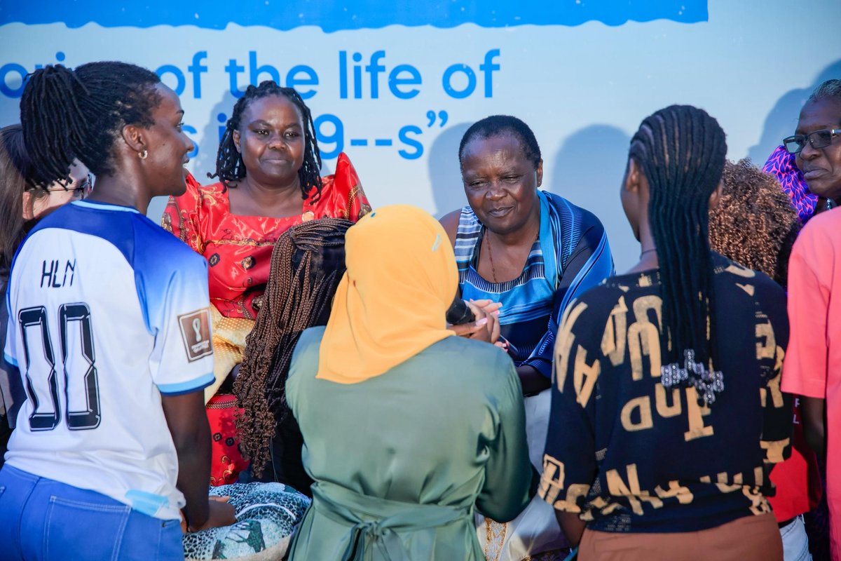 reachahand's tweet image. One frame, many generations is the connection we're all about! 

Follow the conversation live on Kwiso TV via @afromobileug 

#ThreadsOfLegacy